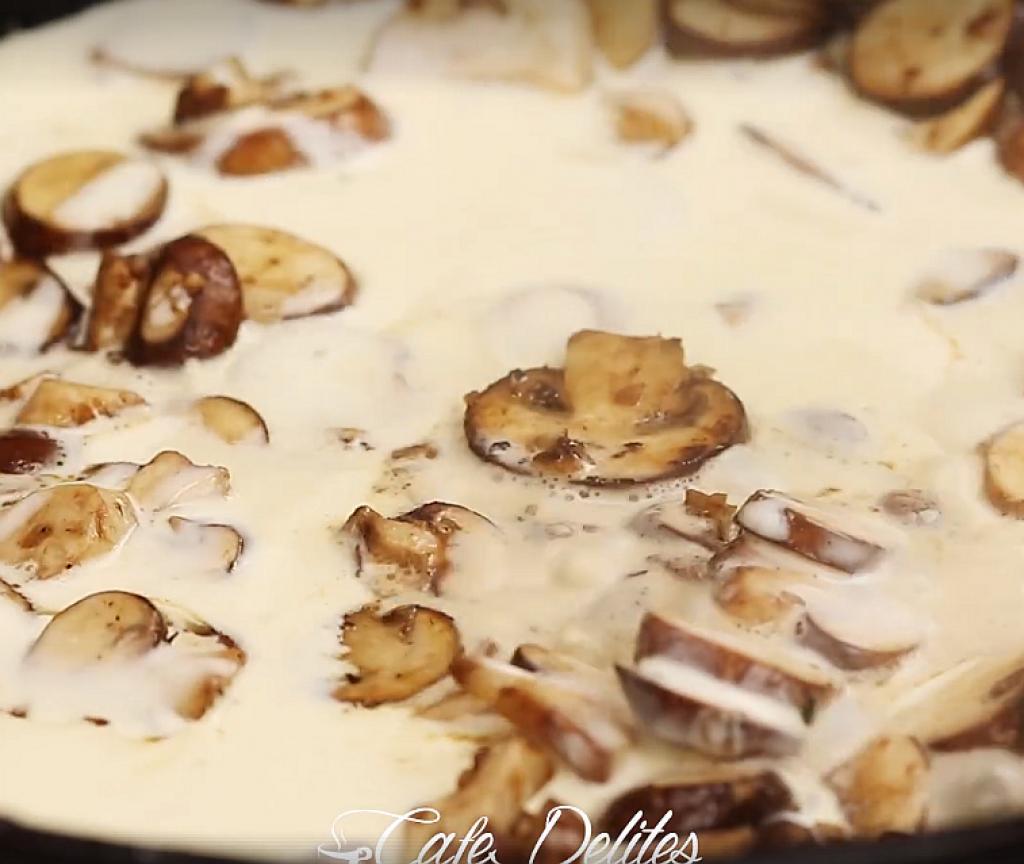 Recette : Bifteck poêlé aux beurre à l'ail et sauce crémeuse aux champignons