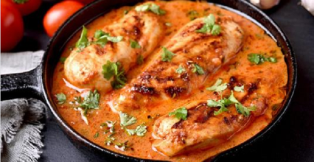 Poulet sauce à la crème et tomates